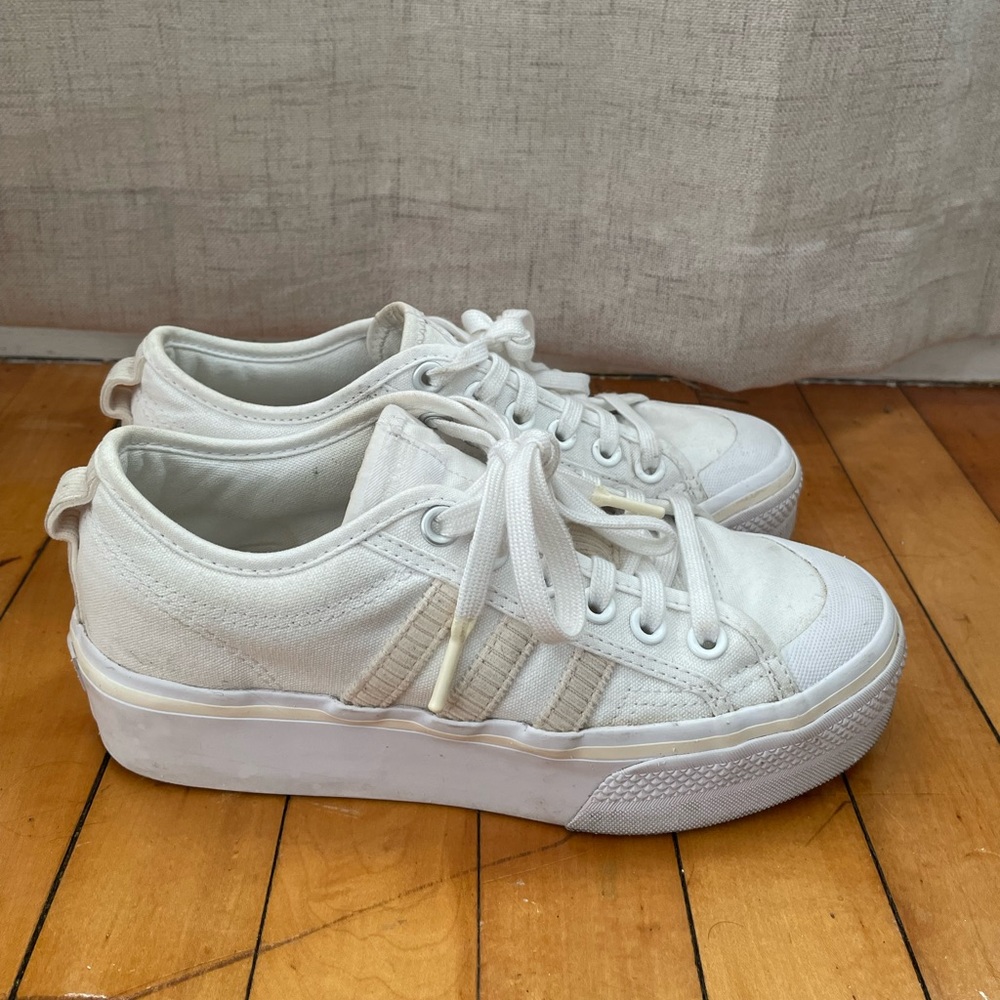 Adidas Nizza tennis shoes